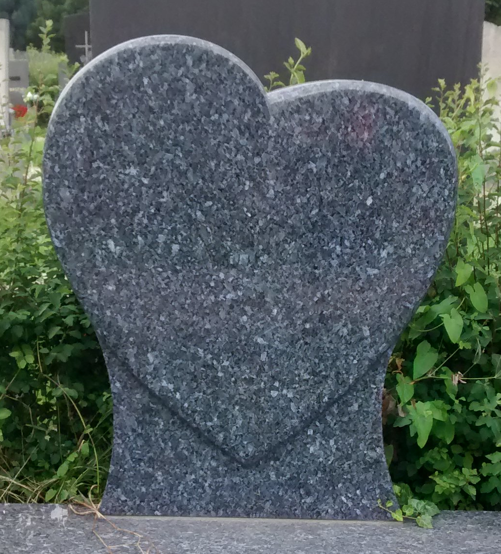 Ein Grabstein in Herzform